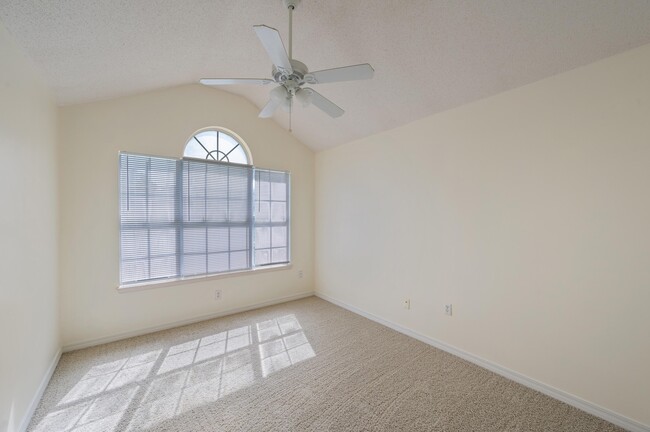 Building Photo - 437 S Shore Dr