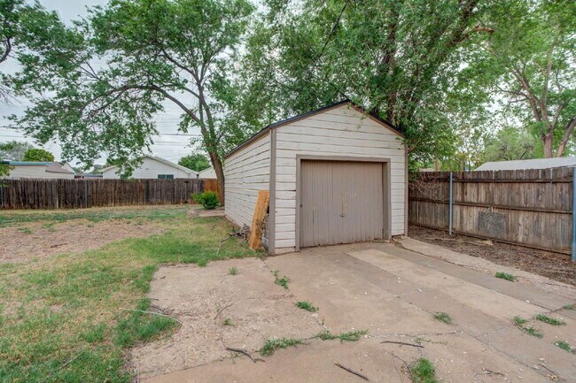 Building Photo - Wonderful updated home! 3/1!