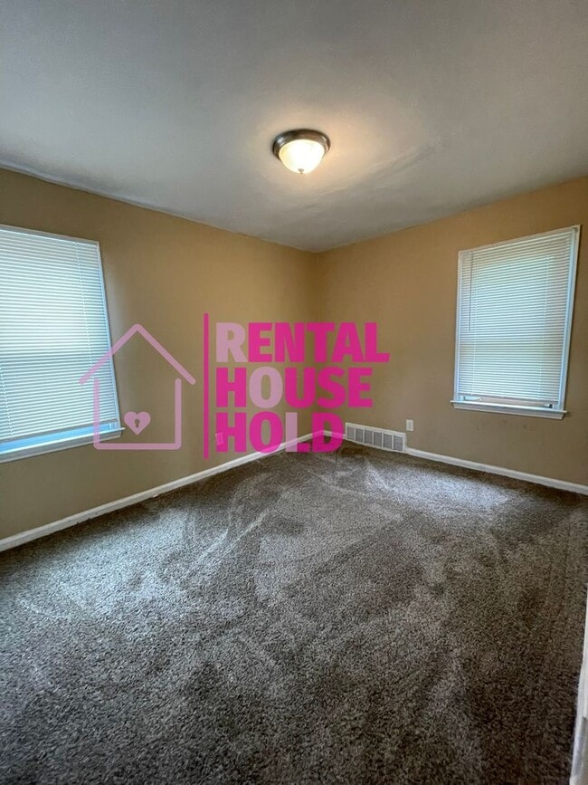 Building Photo - ~ 3 BEDROOM 1.5  BATH SINGLE FAMILY HOME~ ...