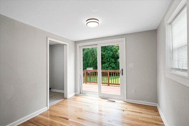 Building Photo - 112 McCary St