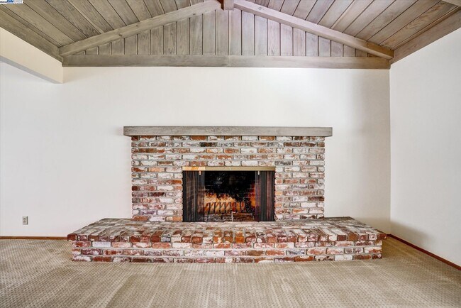 Building Photo - 613 Huntleigh Dr