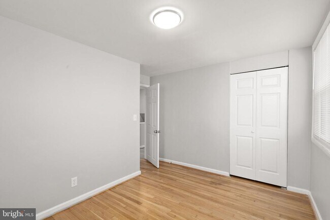 Building Photo - 2015 Dineen Dr