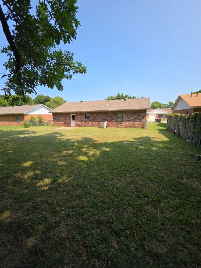 Building Photo - 1508 E L St