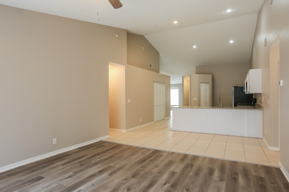 Building Photo - 11117 Lakeaire Cir