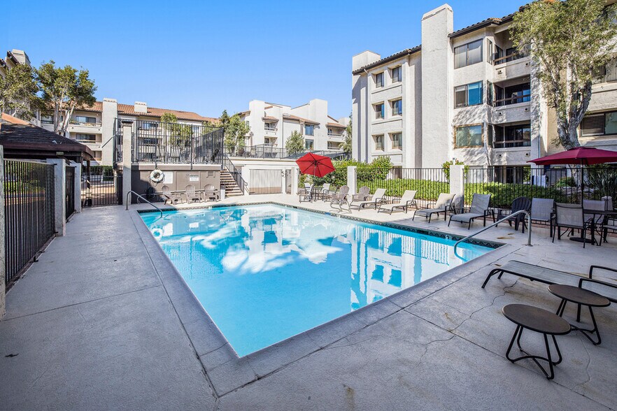 Building Photo - 5605 Friars Rd