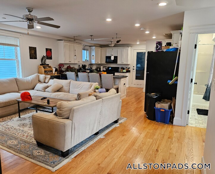 Building Photo - 14 Fern St