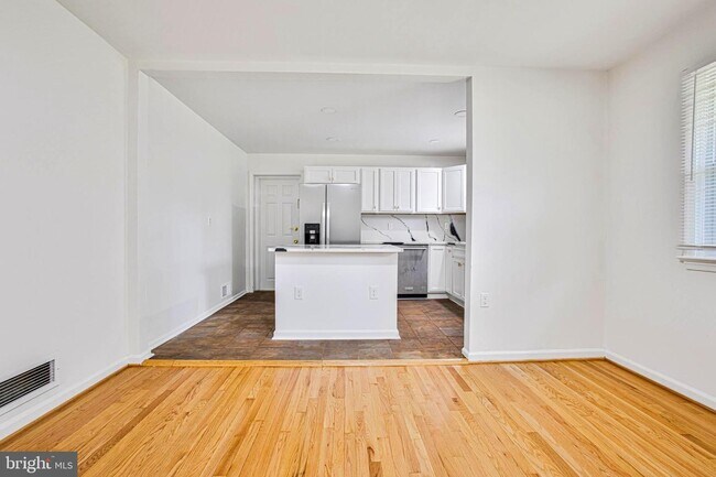 Building Photo - 11813 Macon St