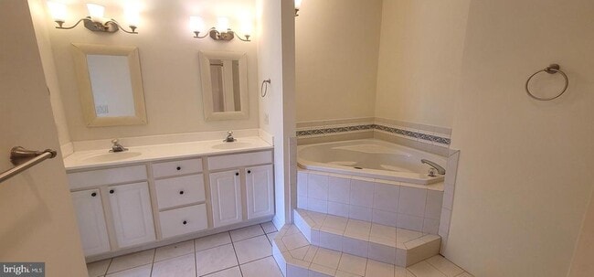Building Photo - 34363 Summerlyn Dr