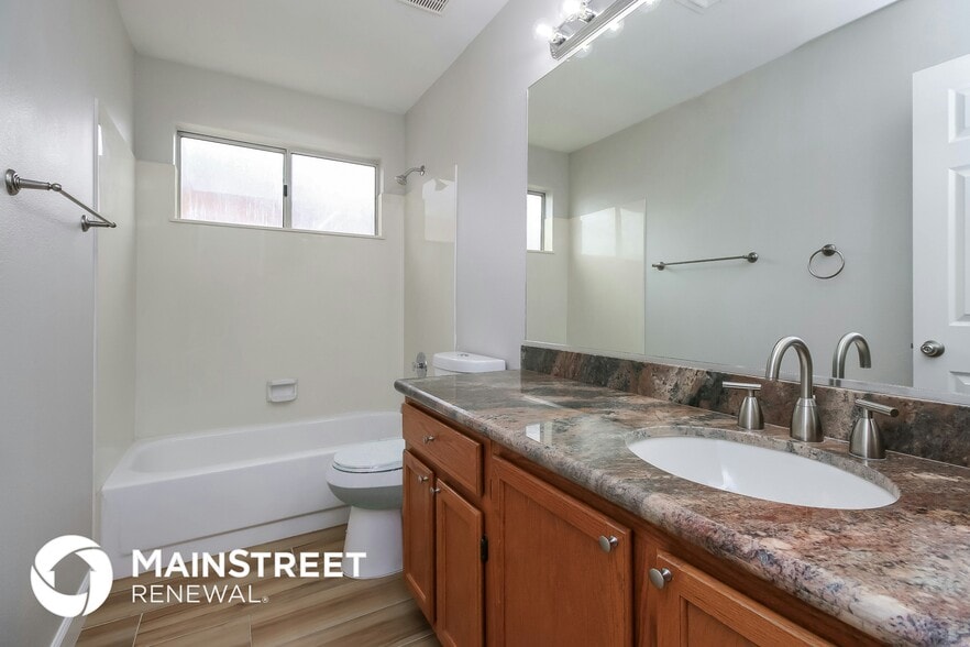 Building Photo - 1668 E Golden Ln