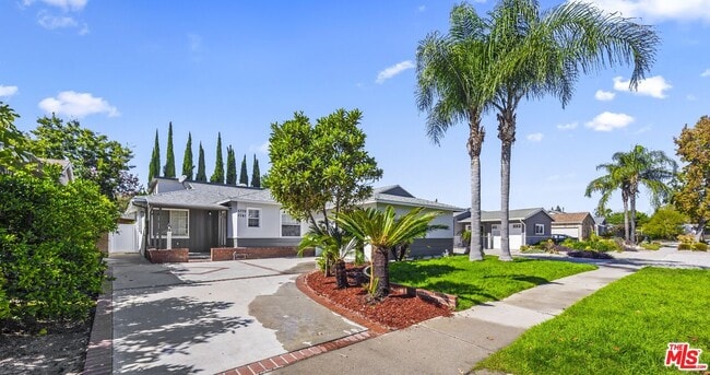 Building Photo - 5739 Simpson Ave