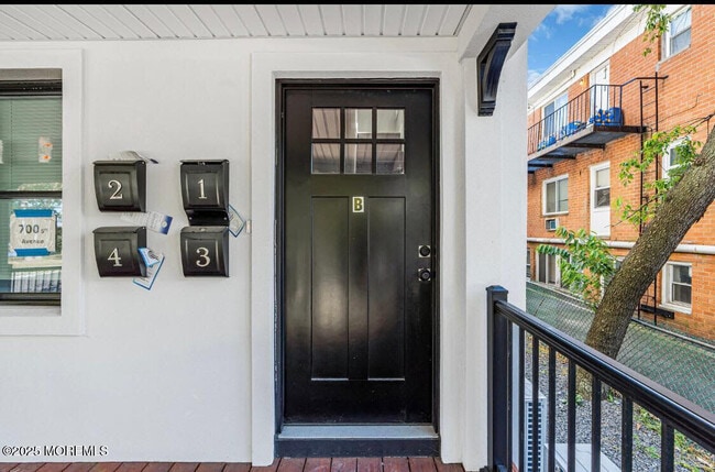 Primary Photo - 700 Fifth Ave