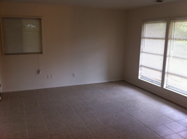 Building Photo - 721 Deauville Dr
