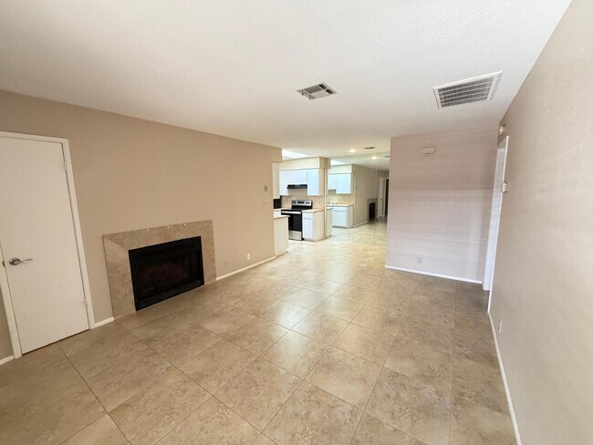 Building Photo - 312 W Yukon Dr