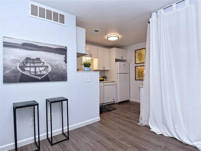 Building Photo - 1840 Burton Dr