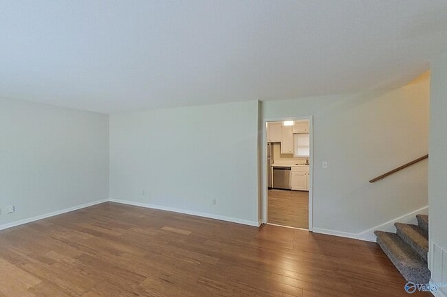 Building Photo - 5169 Beacon Dr