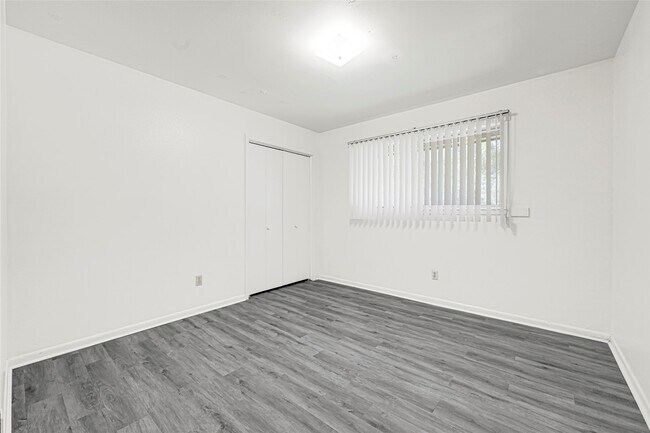 Building Photo - 1231 Country Ln