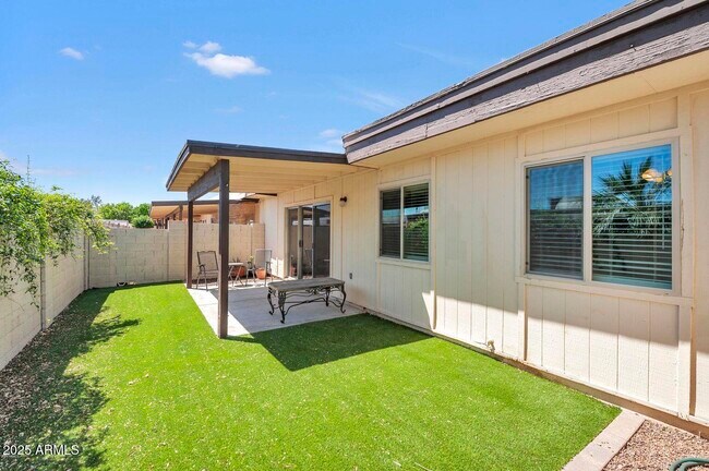 Building Photo - 2515 E Villa Maria Dr