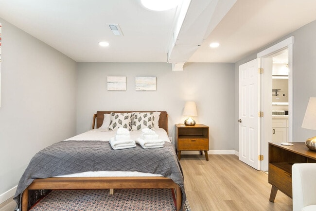 Building Photo - 4042 1st Ave NE