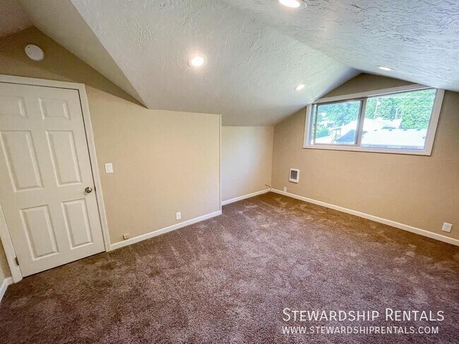 Building Photo - 2334 Augusta St