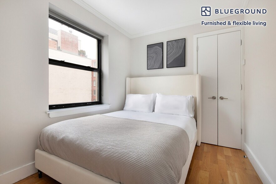 Building Photo - 515 W 47th St