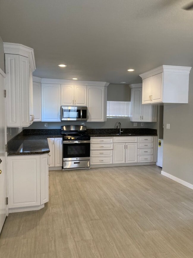 Building Photo - 6337
