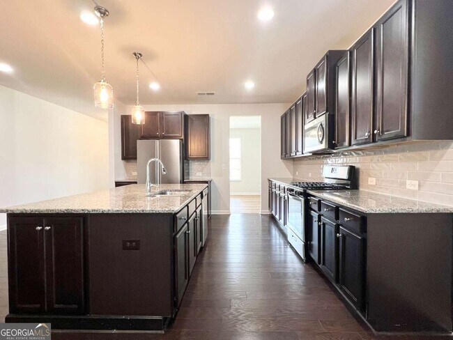 Building Photo - 370 Broadmoor Dr