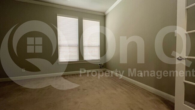 Building Photo - 7005 Golf Club Dr