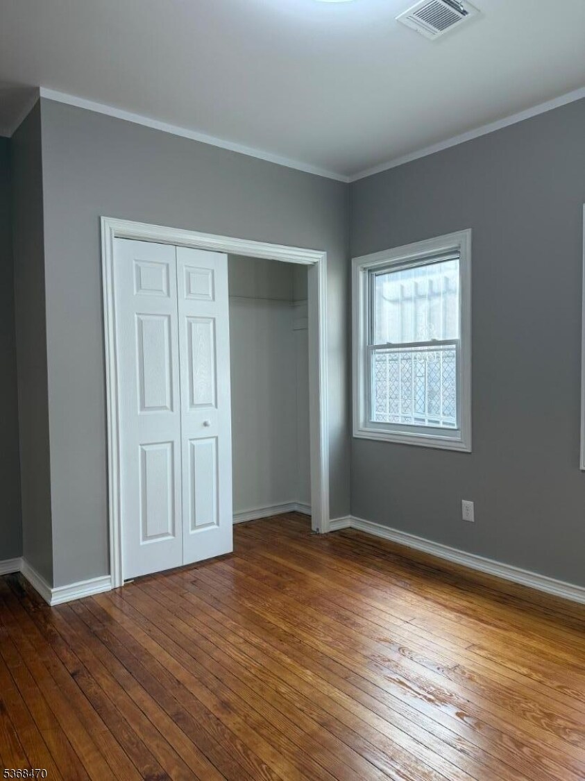 Building Photo - 191 Oakwood Ave