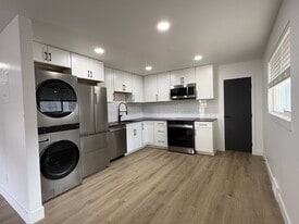 Building Photo - 560 E 100 N