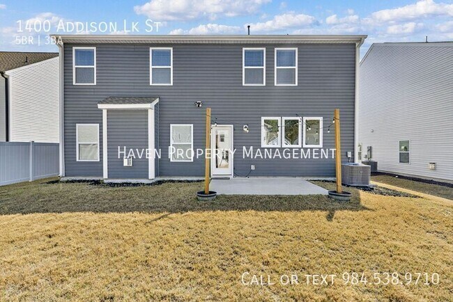 Building Photo - 1400 Addison Lk St