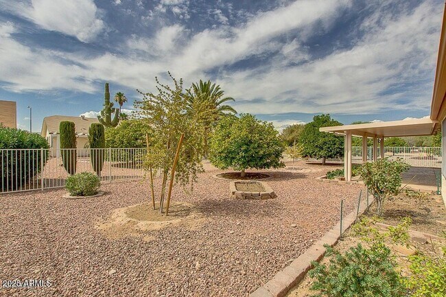 Building Photo - 13820 W Oak Glen Dr