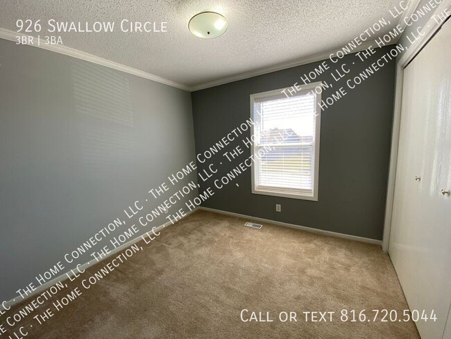 Building Photo - Spacious duplex in Liberty!