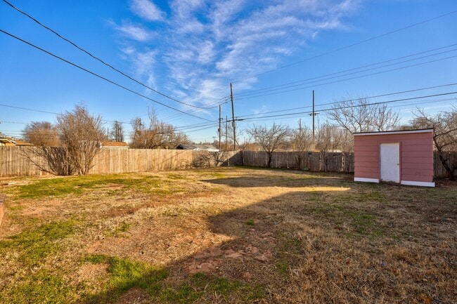 Building Photo - 3 Bed 1.5 Bath in Del City!