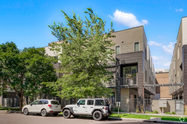 Building Photo - 1333 Elati St