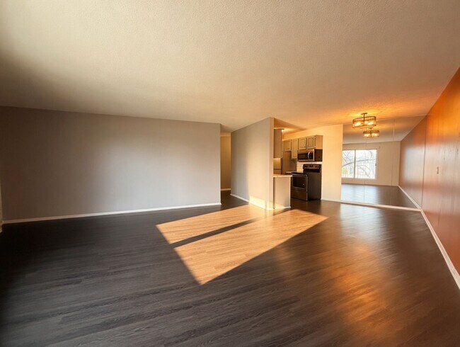 Building Photo - Freshly Updated, Stylish 2 bed 2 bath Condo in Bloomington Includes 2 Heated Parking Spaces!