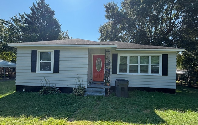 Building Photo - 410 Blacksnake Rd