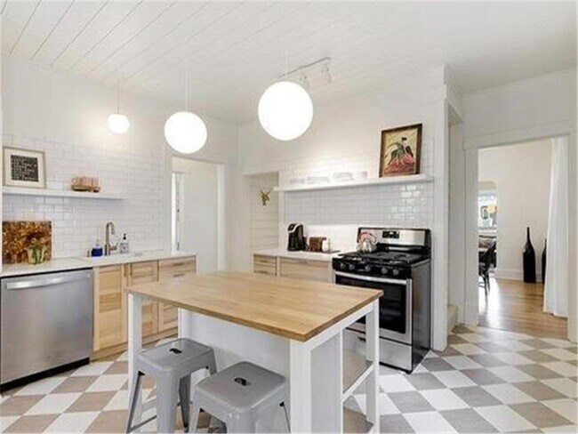 Building Photo - 1742 Dayton Ave