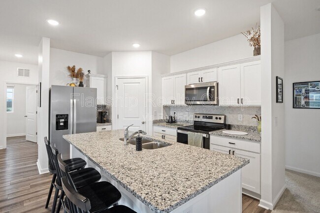 Building Photo - 303 Kenison Way