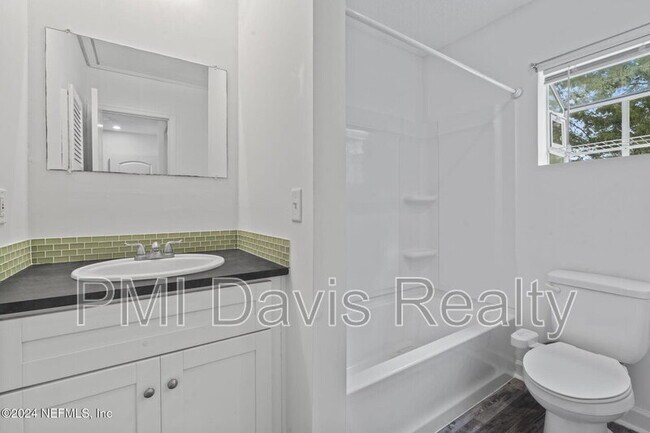 Building Photo - 2300 Twelve Oaks Dr