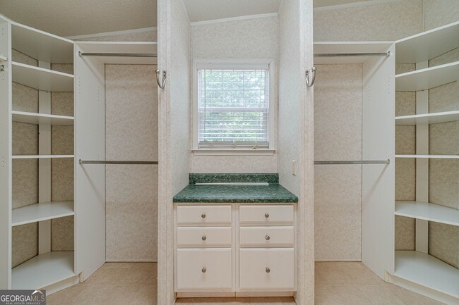 Building Photo - 246 Kings Ridge Dr
