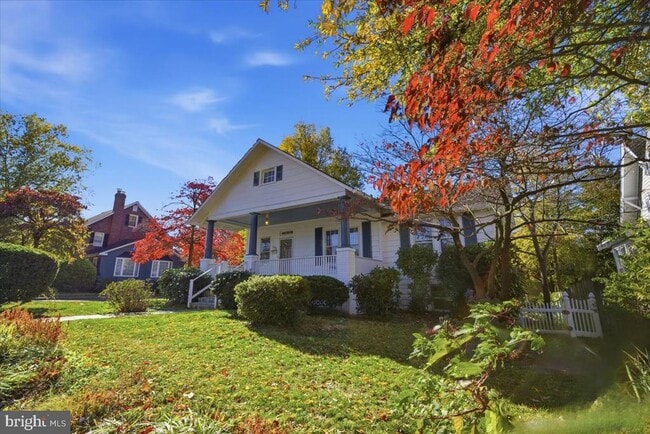 Building Photo - 1208 S Oakcrest Rd