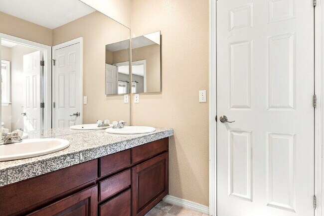 Building Photo - 9400 E Aspen Hill Ln