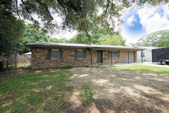 Building Photo - Valparaiso Ranch Home!