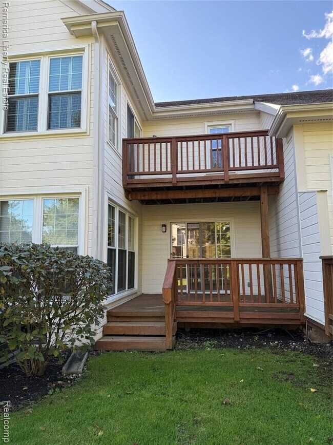 Building Photo - 39484 Village Run Dr