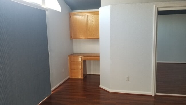 Building Photo - Beautiful 4 bedroom/2.5 bath South Davis Home!