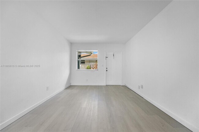 Building Photo - 15991 NE 18th Pl