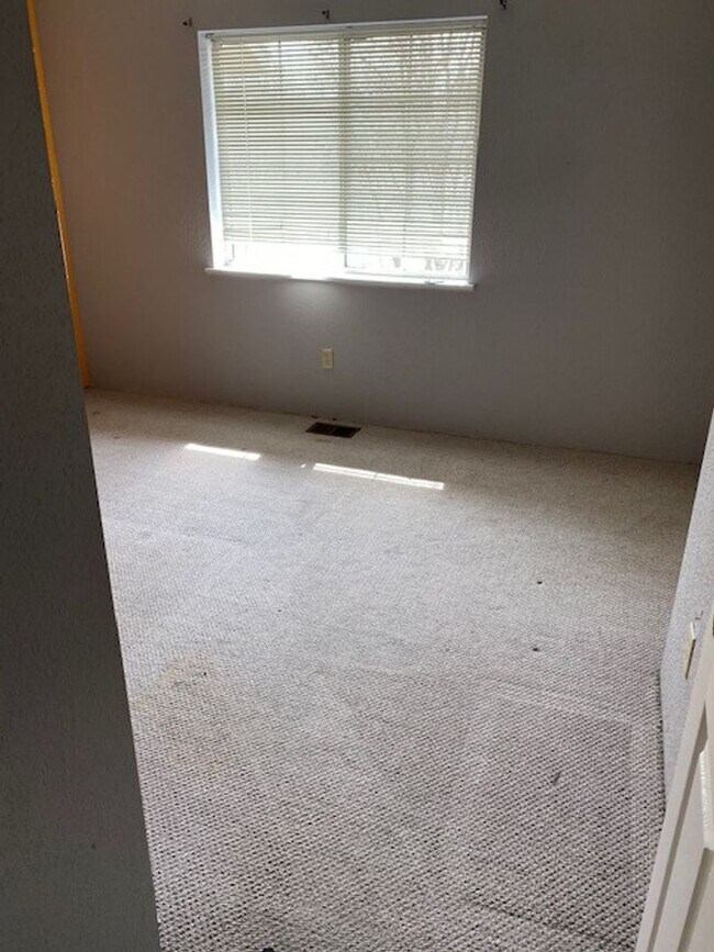 Building Photo - 2 Bed 1.5 Bath Townhouse in Missoula