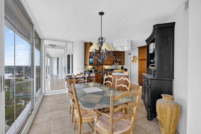 Building Photo - Rare 18th-Floor 3 bed, 3 bath Beachfront C...