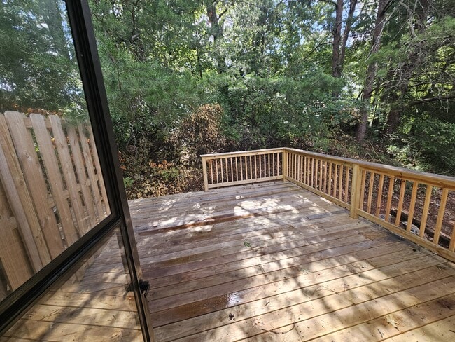 Building Photo - 1108 Thomas Ln