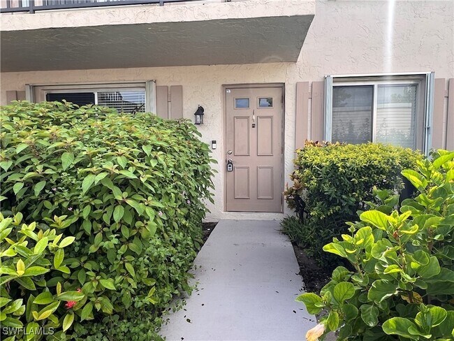 Building Photo - 123 Palm Dr